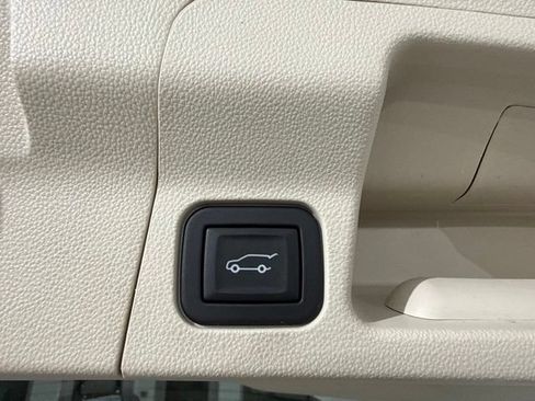 Used 2023 GMC Acadia Denali w/ Denali Ultimate Package FWD image 11