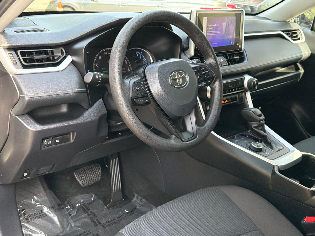 Used 2024 Toyota RAV4 LE AWD/4WD image 19