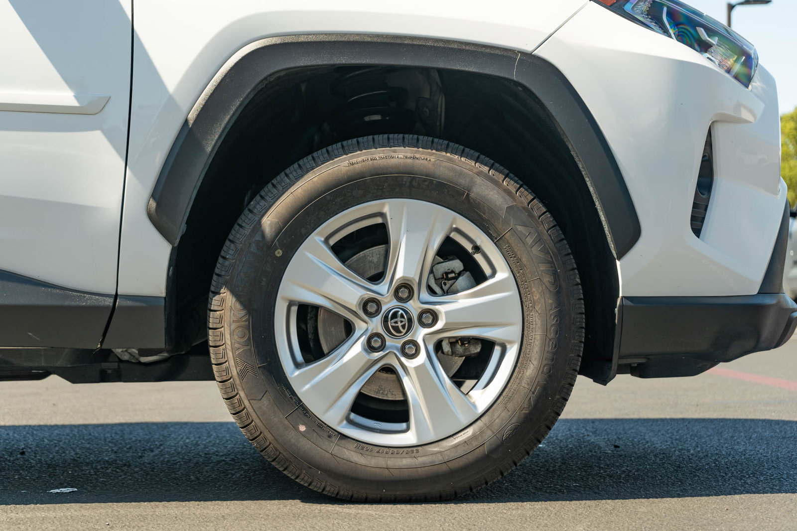 Certified 2021 Toyota RAV4 XLE w/ XLE Grade Weather Package AWD/4WD image 5