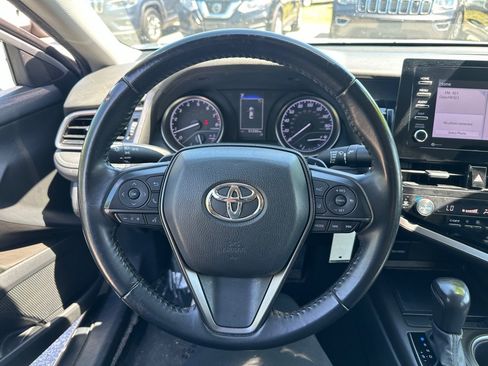 Used 2022 Toyota Camry SE FWD image 17