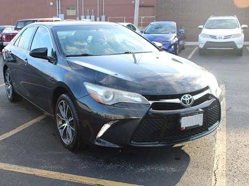 Used 2017 Toyota Camry XSE w/ Moonroof Package FWD image 4