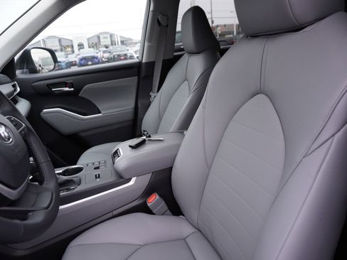 New 2026 Toyota Highlander XLE image 25