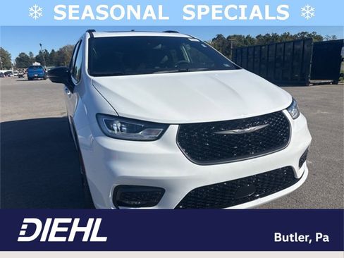 New 2026 Chrysler Pacifica Limited w/ S Appearance Package image 1