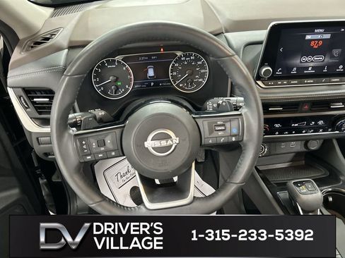 Used 2023 Nissan Rogue SV w/ SV Premium B Package image 4