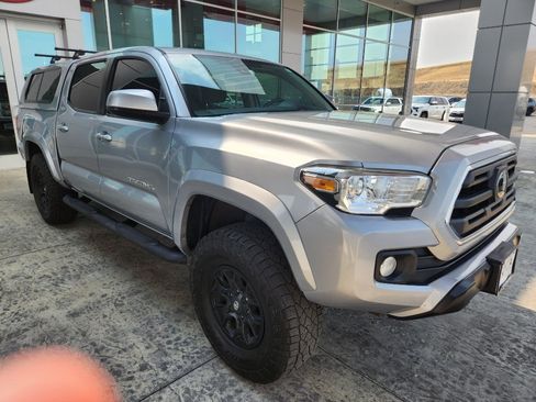 Used 2019 Toyota Tacoma SR5 AWD/4WD image 12