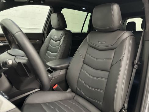Used 2025 Cadillac XT6 Premium Luxury w/ Platinum Package AWD/4WD image 13