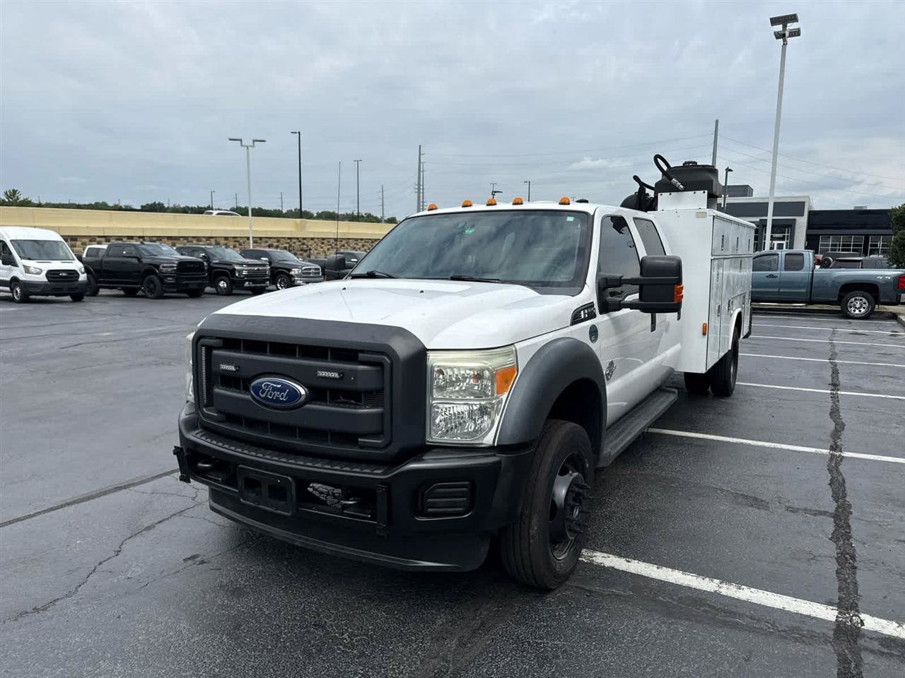 Used 2016 Ford F550 2WD Crew Cab Super Duty image 4
