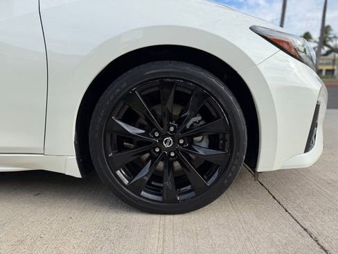 Used 2022 Nissan Maxima SR w/ Sport Mat Group image 15