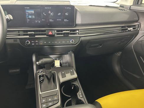 New 2026 Kia Sportage EX w/ EX Panorama Roof Package image 23