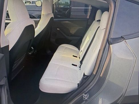 Used 2024 Tesla Model Y Long Range AWD/4WD image 6