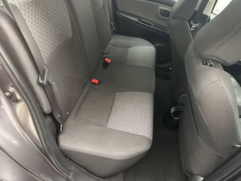 Used 2017 Toyota Yaris L image 11