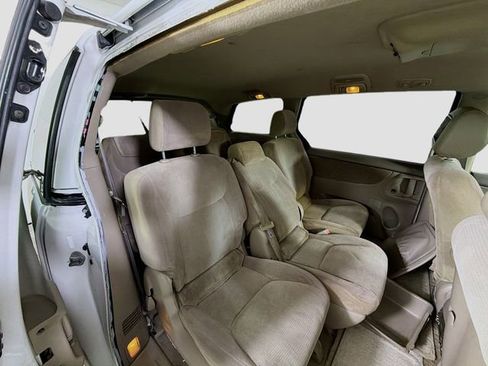 Used 2004 Toyota Sienna LE image 19