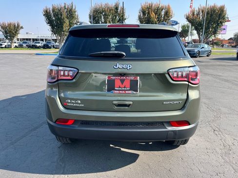 Used 2018 Jeep Compass Sport AWD/4WD image 4