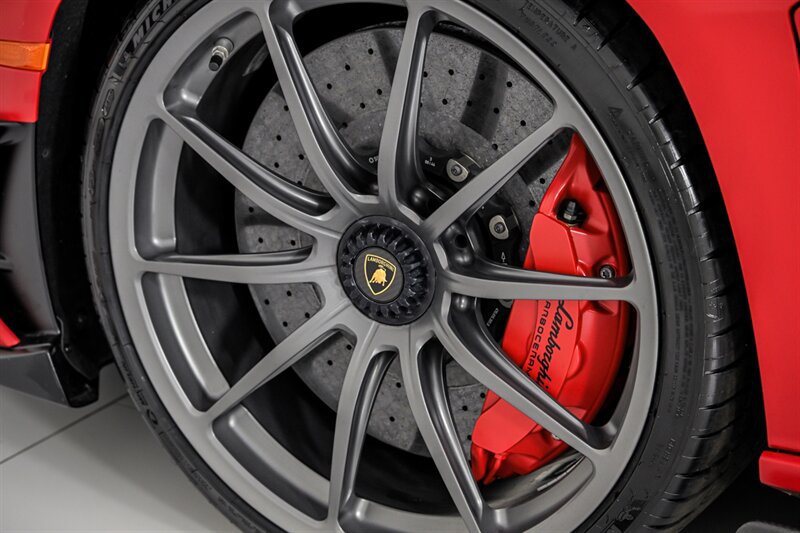 Used 2019 Lamborghini Aventador SVJ AWD/4WD image 30