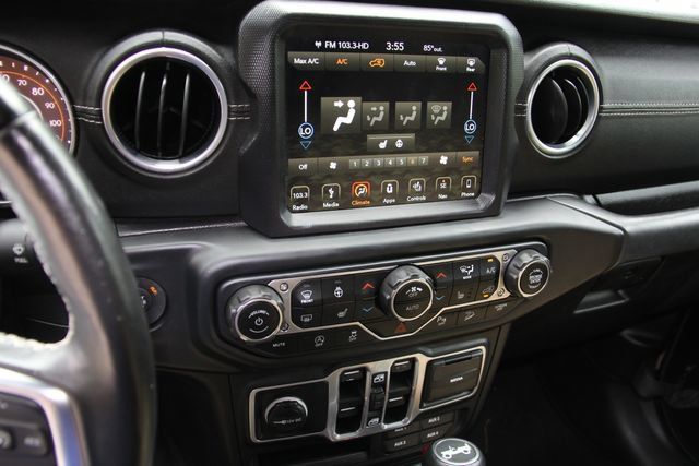Used 2018 Jeep Wrangler Unlimited Sahara AWD/4WD image 23