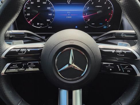 Used 2024 Mercedes-Benz GLC 300 4MATIC image 30