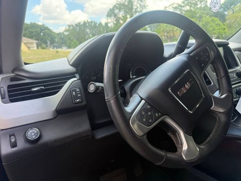 Used 2017 GMC Yukon XL SLT w/ Premium Edition RWD image 13