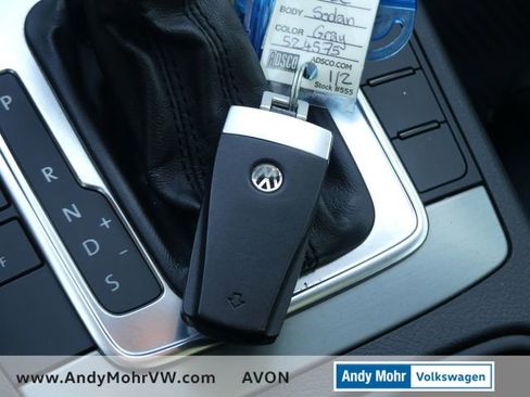 Used 2013 Volkswagen CC Lux FWD image 32
