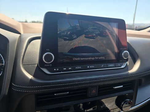 Used 2023 Nissan Rogue SV image 29