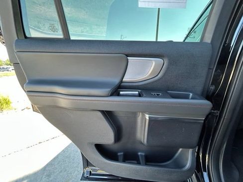Used 2025 Ford Expedition Active AWD/4WD image 28