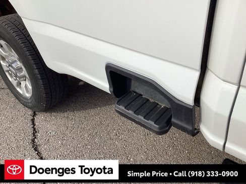 Used 2024 Ford F250 XLT image 11