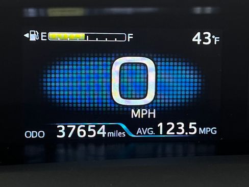 Used 2021 Toyota Prius Prime XLE image 25