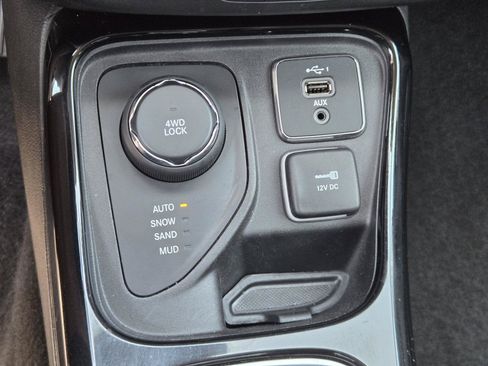 Used 2020 Jeep Compass Latitude AWD/4WD image 12