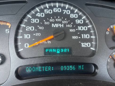 Used 2005 Chevrolet Silverado 2500 LS w/ Heavy-Duty Power Package AWD/4WD image 20