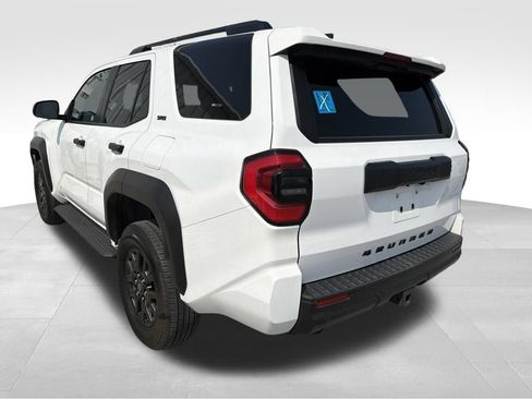 Used 2025 Toyota 4Runner SR5 AWD/4WD image 33