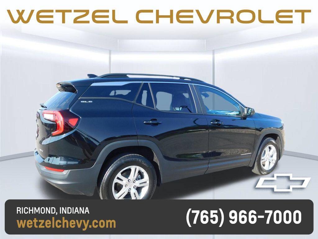 Used 2022 GMC Terrain SLE w/ Driver Convenience Package AWD/4WD image 3