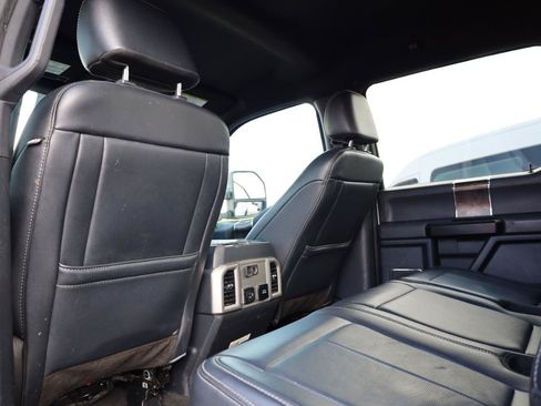 Used 2022 Ford F250 Lariat w/ Black Appearance Package AWD/4WD image 15
