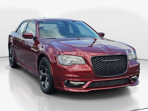 Used 2022 Chrysler 300 Touring L w/ Comfort Group RWD image 3