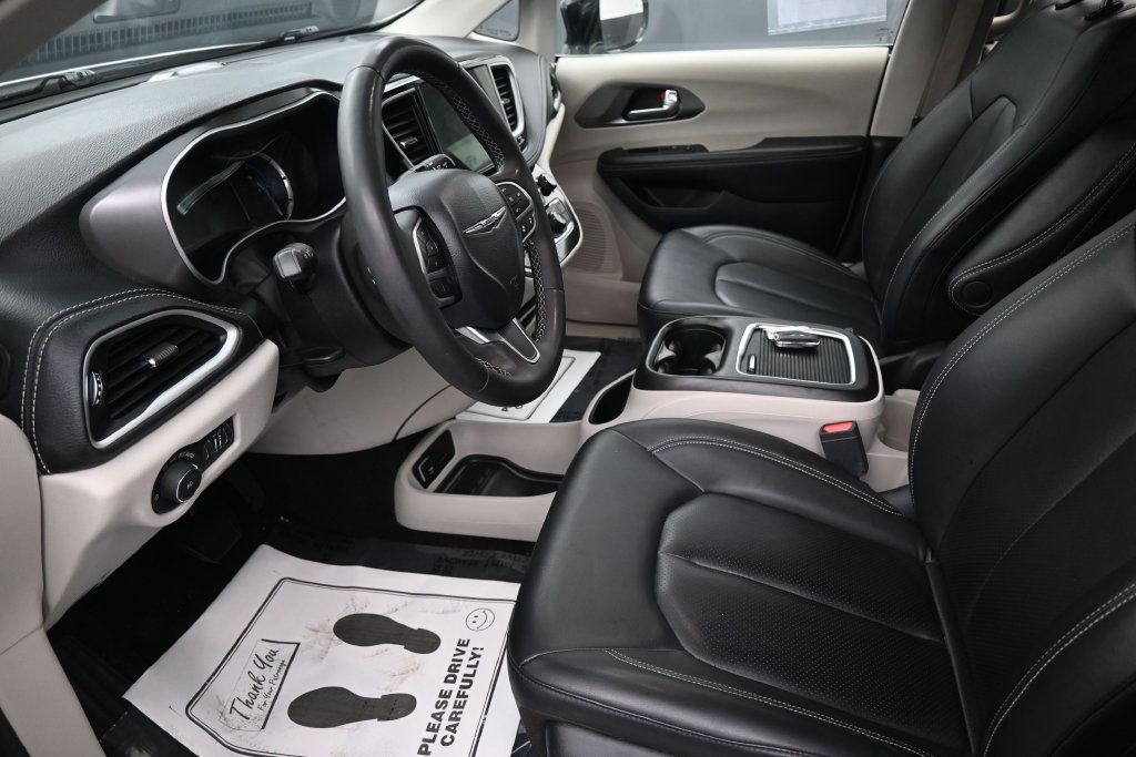 Used 2024 Chrysler Pacifica Limited FWD image 23