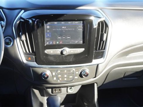 Used 2023 Chevrolet Traverse LT image 18
