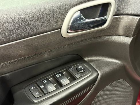 Used 2018 Jeep Grand Cherokee Altitude image 16