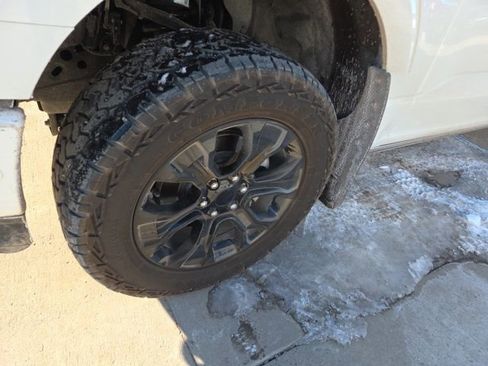 Used 2023 Ford F150 Platinum image 9