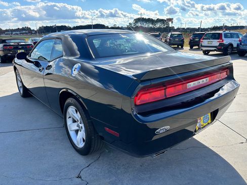 Used 2012 Dodge Challenger SXT image 6