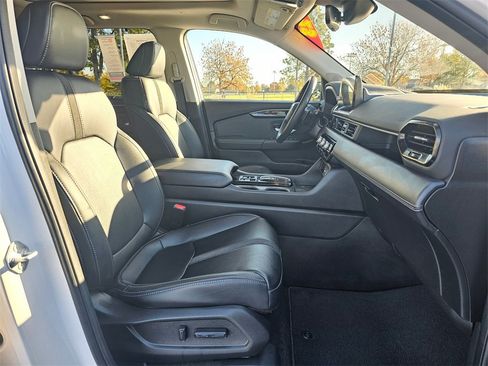 Used 2023 Honda Pilot Touring image 9