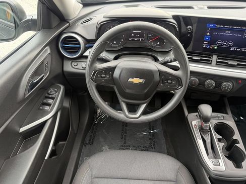 Used 2025 Chevrolet Trax LS FWD image 15