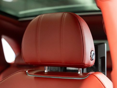 Used 2022 Bentley Bentayga AWD/4WD image 28