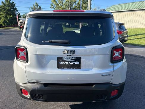 Used 2015 Jeep Renegade Latitude FWD image 6