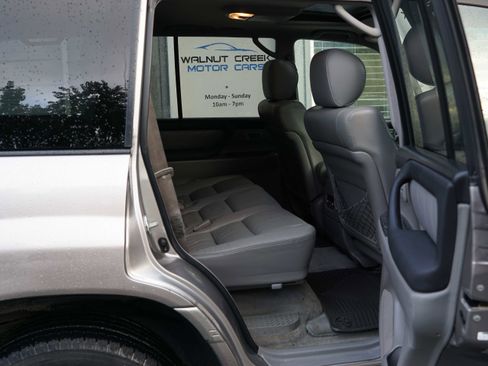 Used 2004 Toyota Land Cruiser image 30