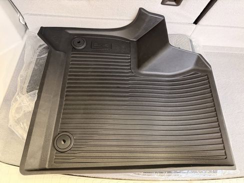 Used 2024 GMC Acadia Denali w/ LPO, Floor Liner Package image 14