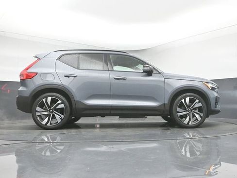 Used 2023 Volvo XC40 B5 Plus w/ Protection Package Premier image 41