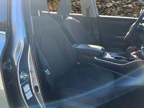 Used 2022 Toyota Highlander LE image 7