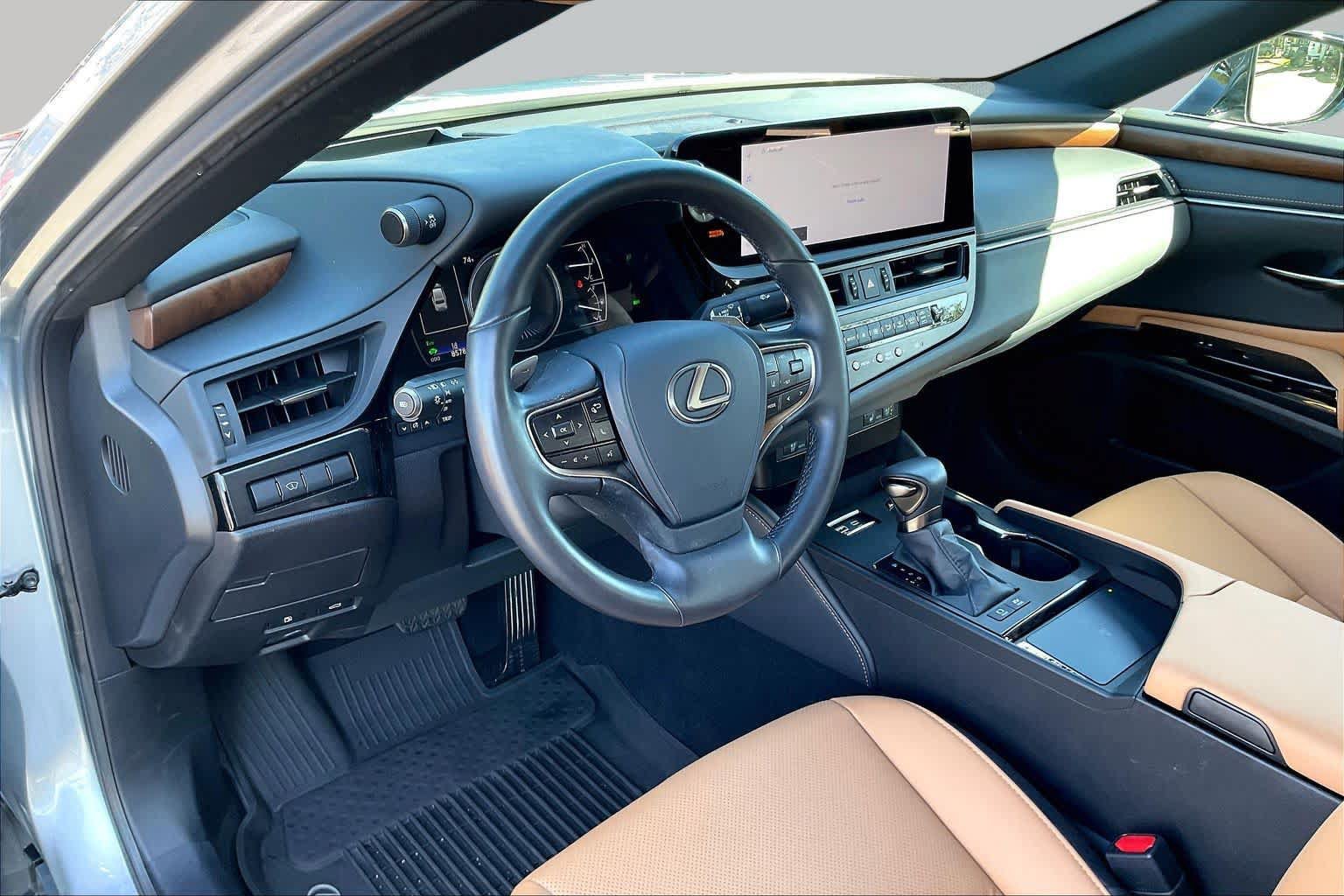 Used 2025 Lexus ES 300h w/ Premium Package FWD image 17
