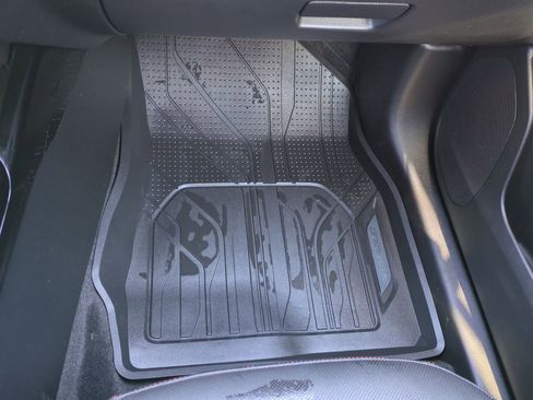 Certified 2024 Chevrolet Trax RS w/ Sunroof Package image 35