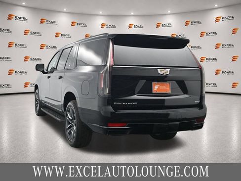 Used 2024 Cadillac Escalade ESV Sport AWD/4WD image 3
