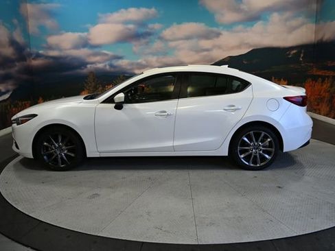 Used 2018 MAZDA MAZDA3 Grand Touring w/ Premium Equipment Package image 5