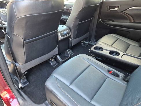 Used 2017 Toyota Highlander Limited AWD/4WD image 23